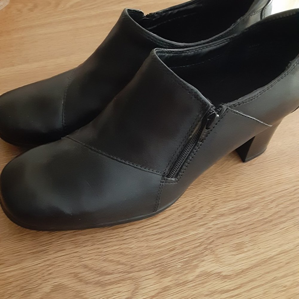 Clarks Emslie Claudia shoe boot